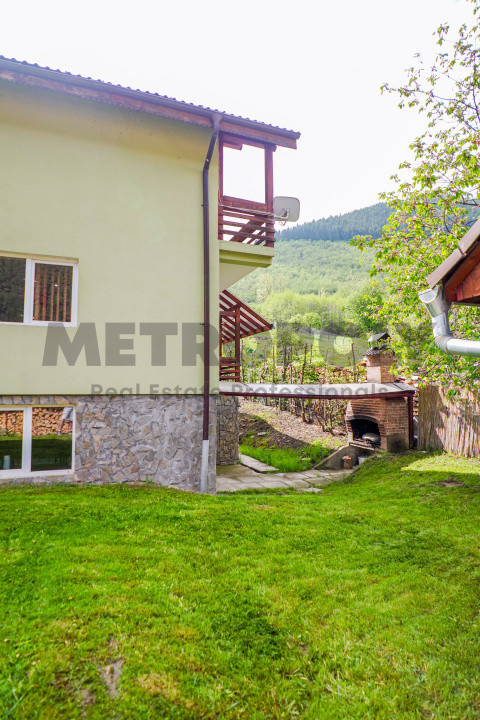 Proprietate Gura Râului – 853 mp teren, 320 mp utili, pensiune sau casa locuit